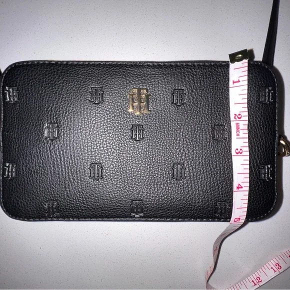 Tommy Hilfiger Women's Camera Crossbody Bag - Black Faux Leather Embossed Logo - Picture 10 of 11